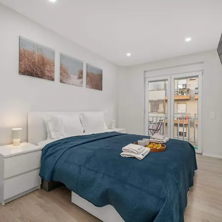 Light-filled Retreat With Balcony In By Hostwise *