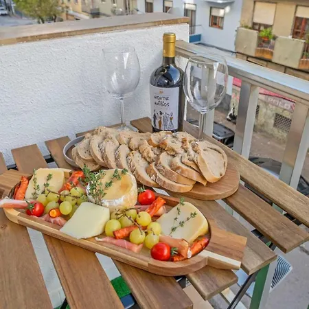 Light-filled Retreat With Balcony In By Hostwise Apartmán *