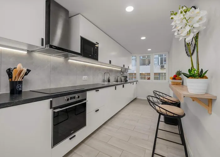 Lägenhet Light-filled Retreat With Balcony In By Hostwise Portimão