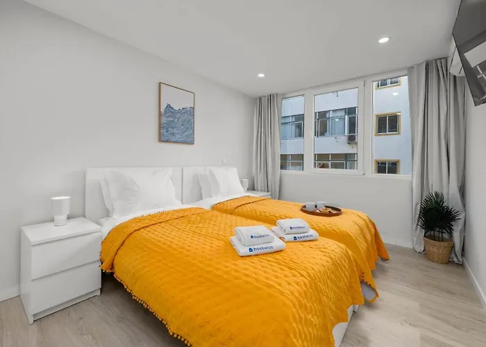 Light-filled Retreat With Balcony In By Hostwise Lägenhet Portimão