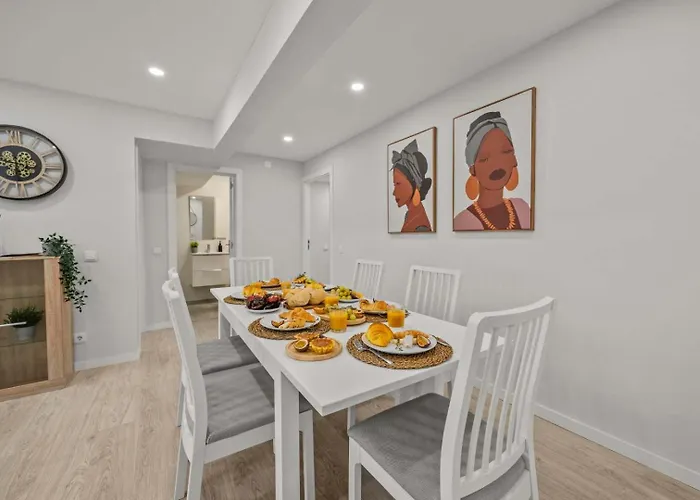 Light-filled Retreat With Balcony In By Hostwise Lägenhet Portimão