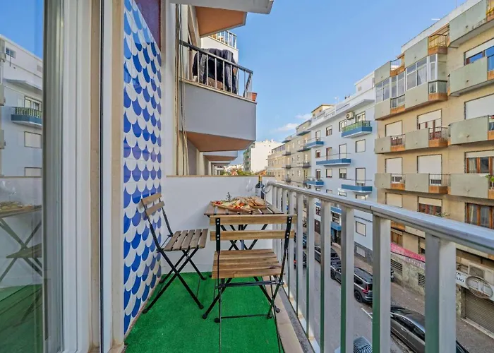 Light-filled Retreat With Balcony In By Hostwise Lägenhet Portimão