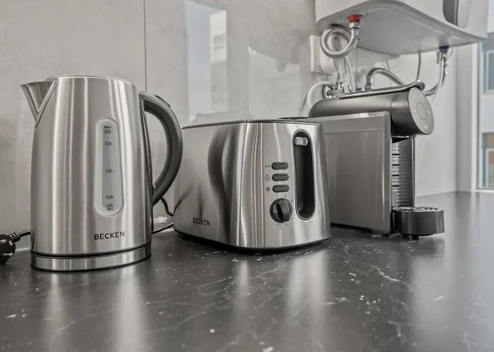 Lägenhet Light-filled Retreat With Balcony In By Hostwise Portimão