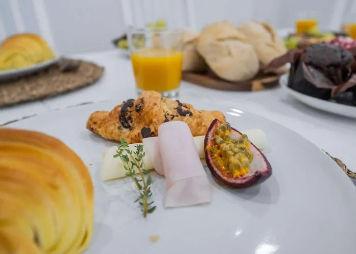 Lägenhet Light-filled Retreat With Balcony In By Hostwise Portimão