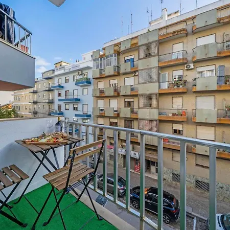 Light-filled Retreat With Balcony In By Hostwise *